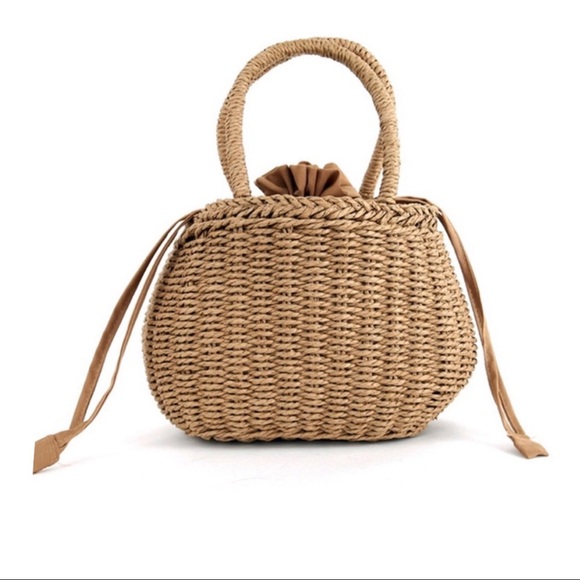 HOLLIE- Drawstring Straw Bucket Bag - Picture 2 of 5